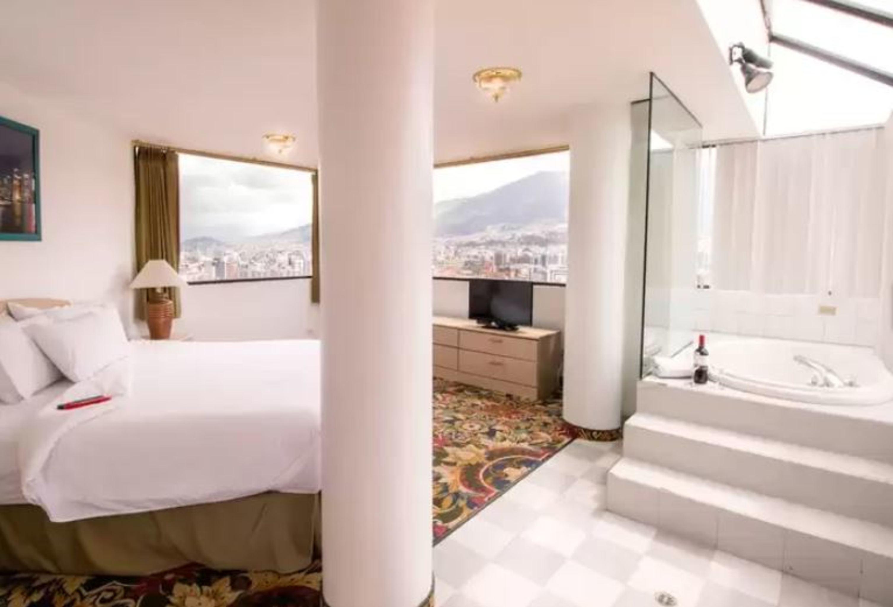Stanford Suites Hotel Quito Exterior foto